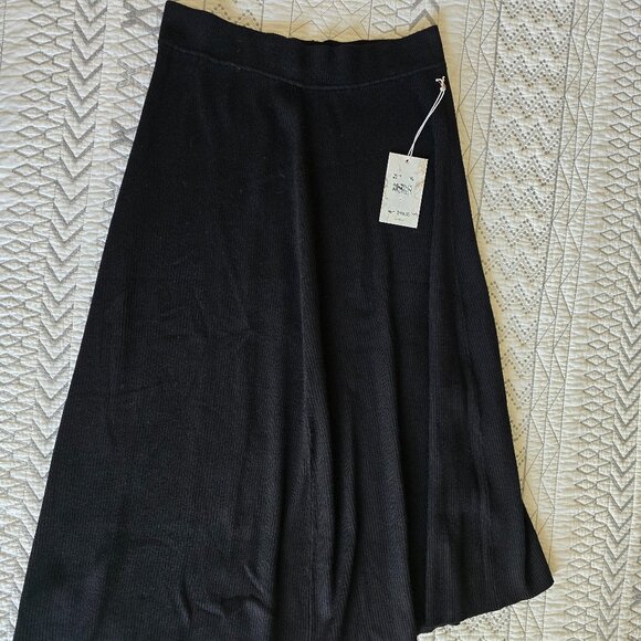 Splendid Black Ribbed Knit A-Line Skirt Size Large NWT - Picture 1 of 6